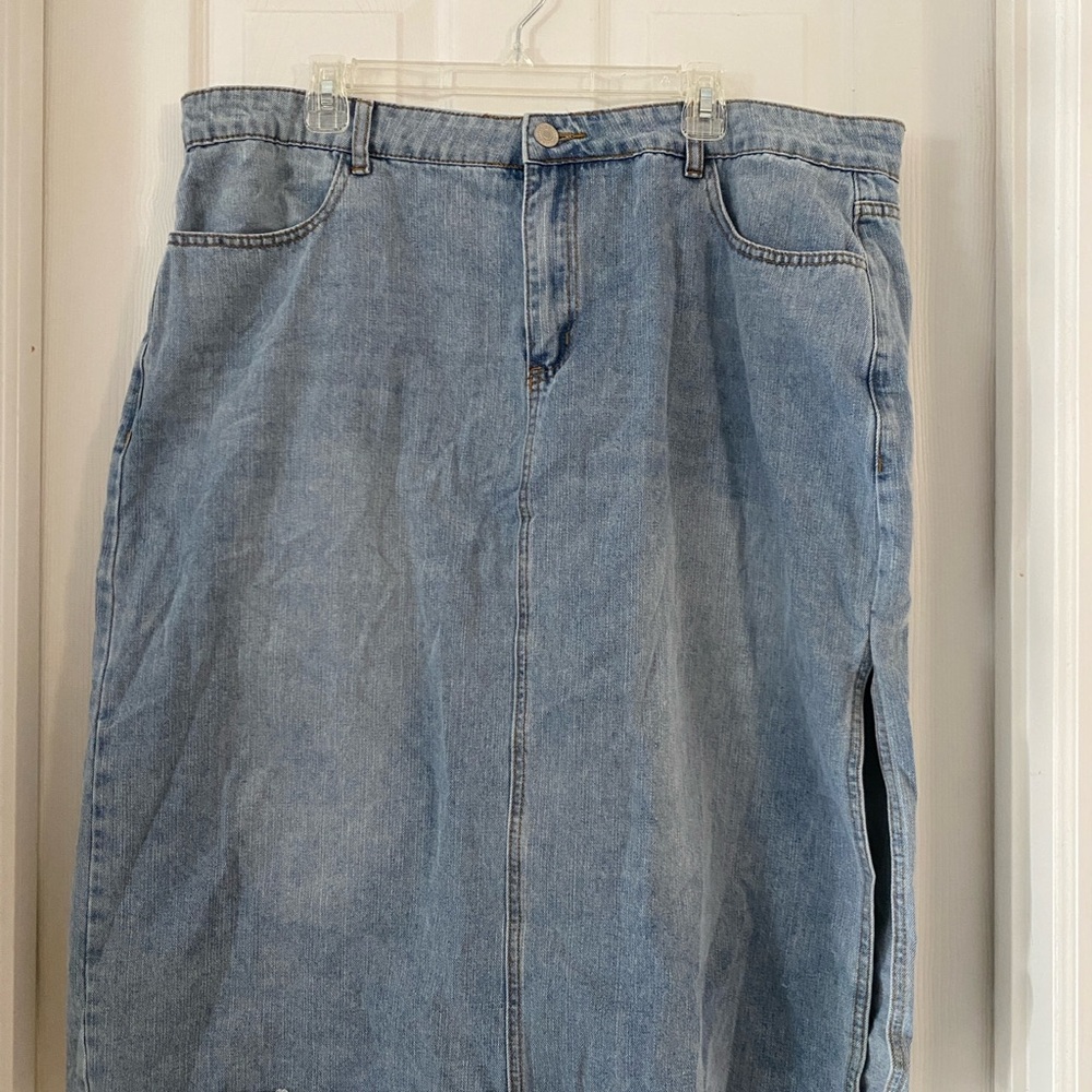 NWOT Forever 21 Light Blue Denim Midi Skirt Size 2X - Picture 2 of 13
